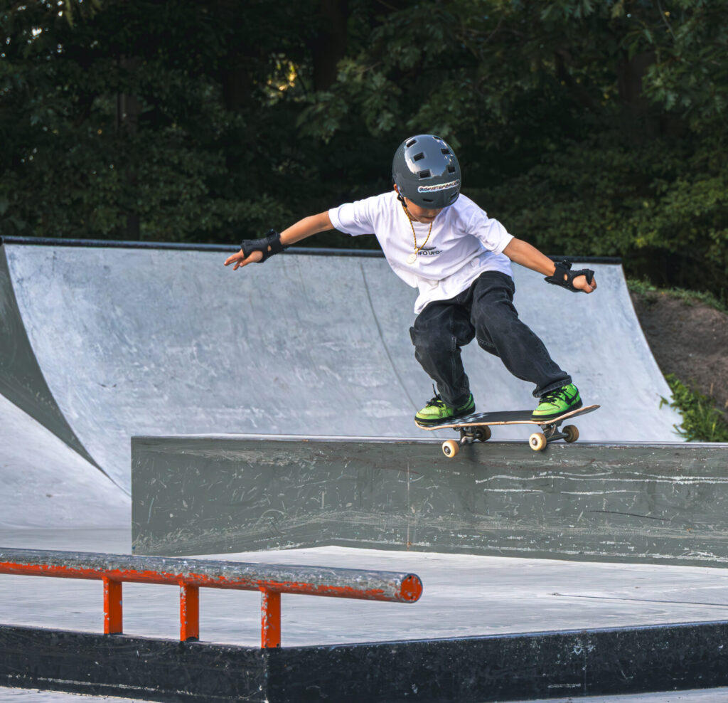 Skater Bruce - Backside Fifty - Brasskate Academy - Skatelessen in Brasschaat Sportpark Mishagen